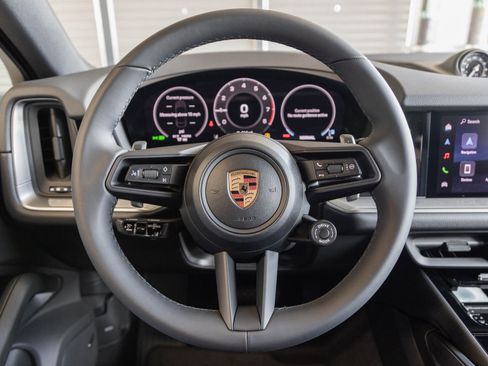 Certified 2026 Porsche Cayenne Coupe image 13