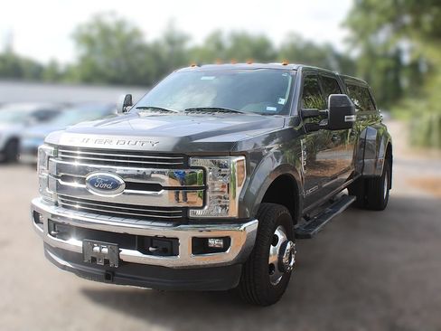 Used 2019 Ford F350 Lariat w/ Lariat Value Package AWD/4WD image 17