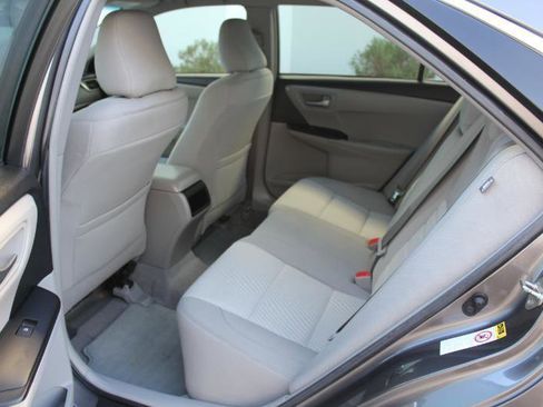 Used 2016 Toyota Camry LE image 12