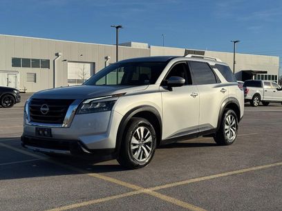 Used 2025 Nissan Pathfinder SL