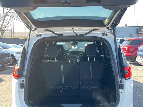 Used 2026 Chrysler Pacifica Select image 30