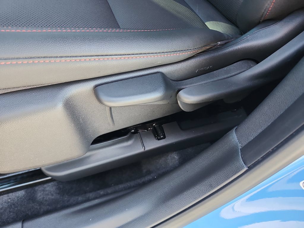 Used 2024 Chevrolet Trax RS w/ Sunroof Package FWD image 26