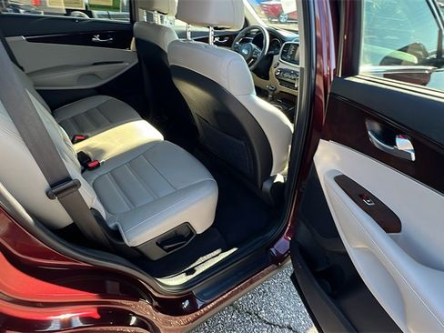 Used 2017 Kia Sorento EX image 18