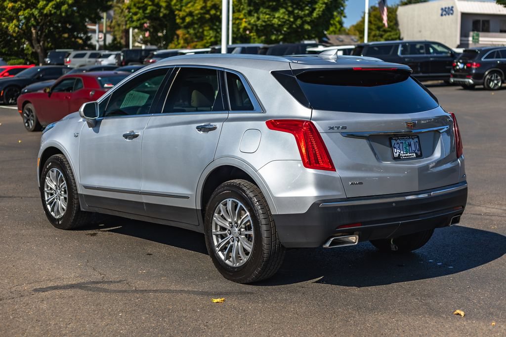 Used 2017 Cadillac XT5 Luxury w/ Driver Awareness Package AWD/4WD image 9