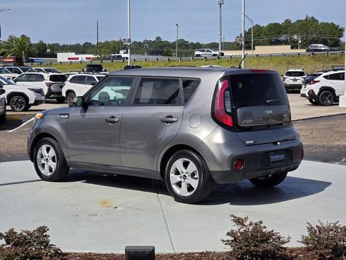 Used 2017 Kia Soul w/ Convenience Package FWD image 4