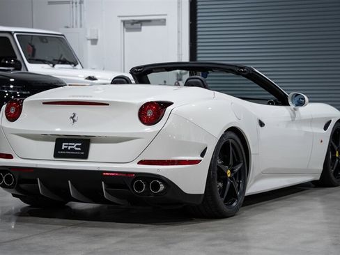 Used 2016 Ferrari California T RWD image 6