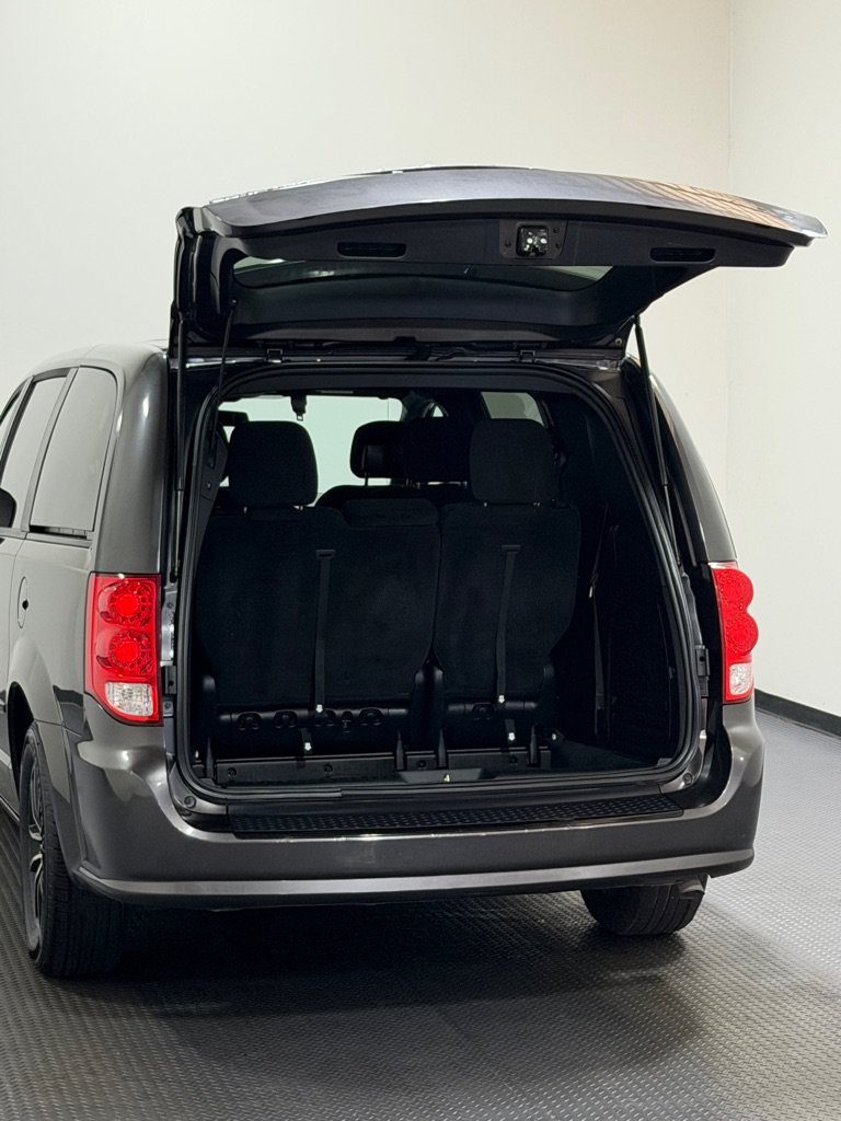 Used 2016 Dodge Grand Caravan SXT FWD image 13