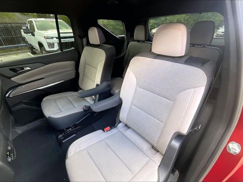 Used 2025 Chevrolet Traverse LT image 19