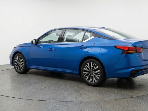 Used 2025 Nissan Altima 2.5 SV image 6