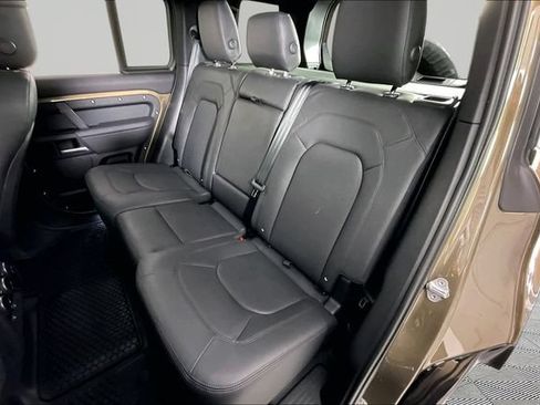 Used 2025 Land Rover Defender 110 X-Dynamic SE AWD/4WD image 20