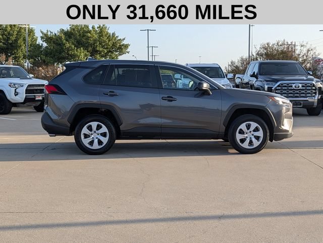 Used 2025 Toyota RAV4 LE AWD/4WD image 4