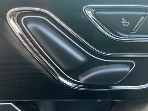 Used 2025 Lincoln Corsair Premiere image 11