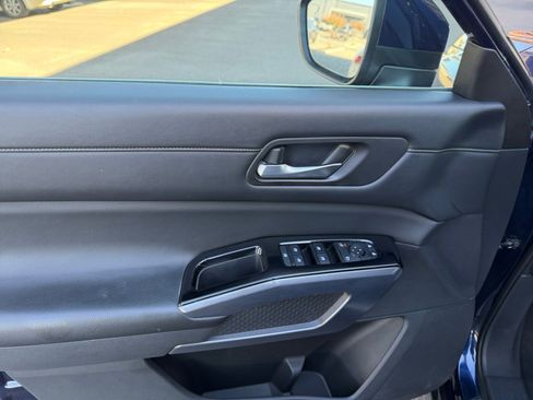 Used 2022 Nissan Pathfinder SL w/ Lighting Package (N92) image 29