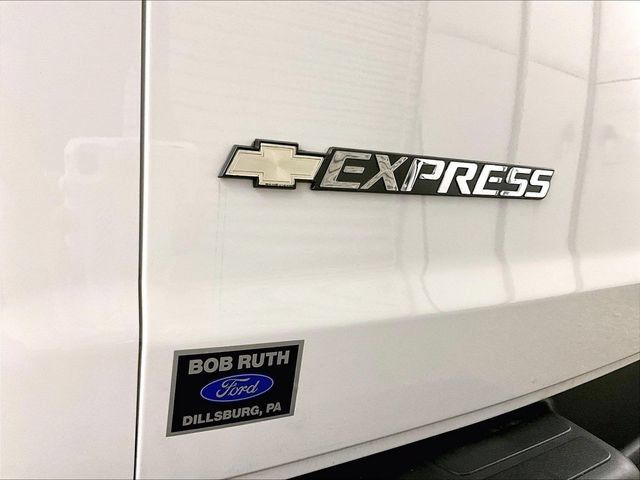 Used 2018 Chevrolet Express 3500 LT w/ LT Preferred Equipment Group RWD image 13