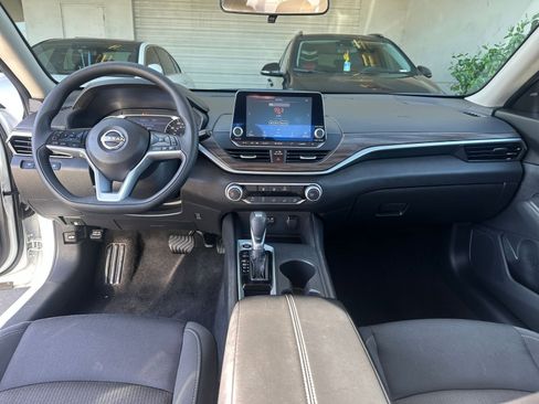 Used 2025 Nissan Altima 2.5 SV image 34