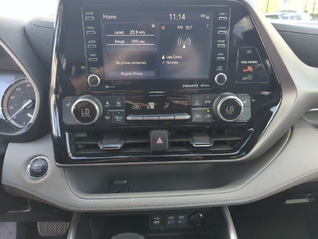 Used 2022 Toyota Highlander XLE FWD image 37