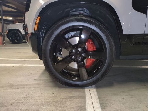 New 2026 Land Rover Defender 110 X image 9