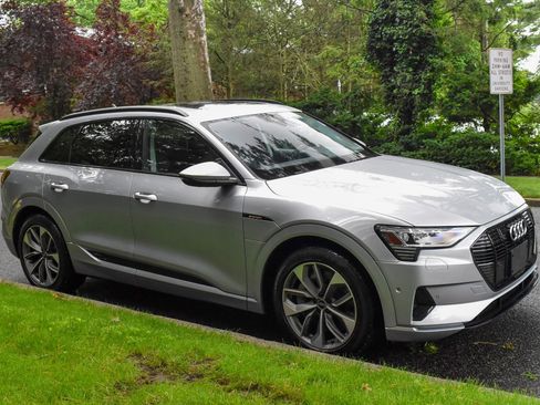 Used 2021 Audi e-tron Premium Plus w/ Premium Plus Package image 12