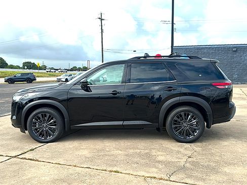 New 2026 Nissan Pathfinder SL w/ SL Premium Package FWD image 5