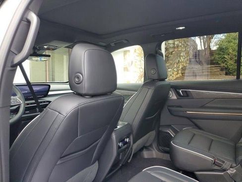 New 2026 Buick Enclave Avenir image 8