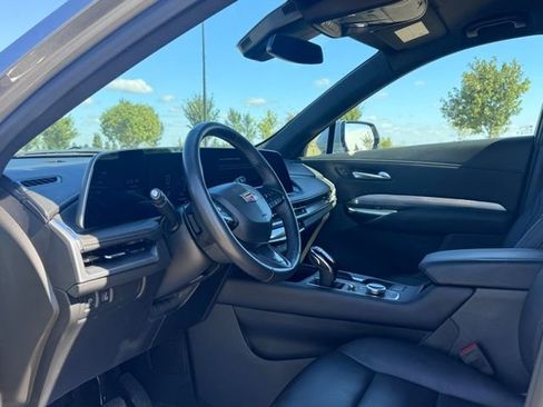Used 2024 Cadillac XT4 Premium Luxury image 7