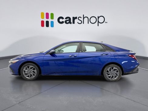 Used 2024 Hyundai Elantra Blue image 2