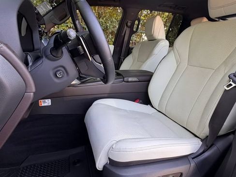 Certified 2025 Lexus LX 600 4WD w/ Appearance Package image 15