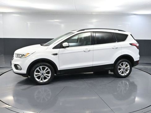 Used 2017 Ford Escape SE w/ Equipment Group 201A image 11