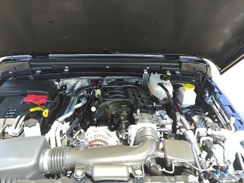 Certified 2025 Jeep Gladiator Sport AWD/4WD image 23