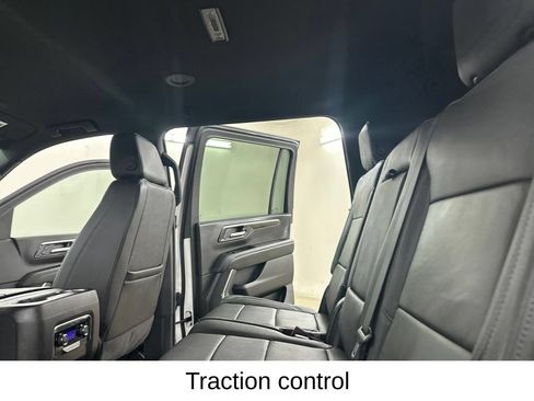 Used 2025 Chevrolet Suburban Z71 AWD/4WD image 33