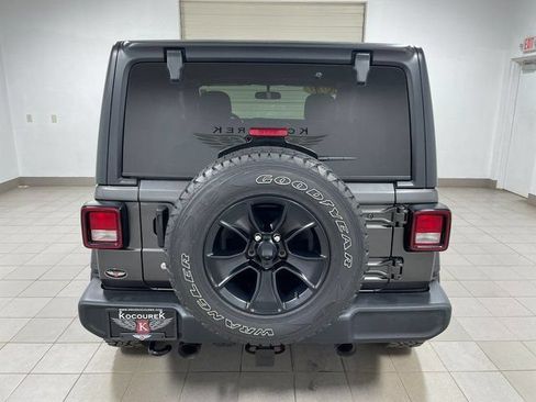 Used 2019 Jeep Wrangler Sport AWD/4WD image 5