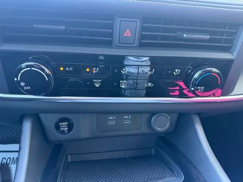 Used 2025 Nissan Rogue S image 21