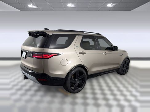 Certified 2023 Land Rover Discovery Metropolitan Edition image 9