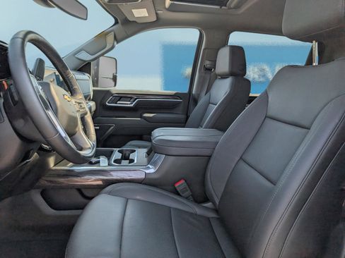 Certified 2025 Chevrolet Silverado 2500 LTZ w/ LTZ Plus Package image 17