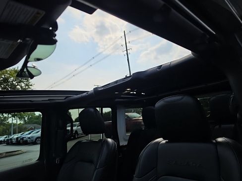 Used 2021 Jeep Wrangler Unlimited Sahara w/ Cold Weather Group AWD/4WD image 7