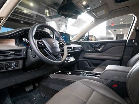 Used 2025 Lincoln Corsair Reserve image 4