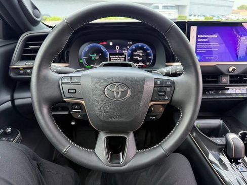 Used 2025 Toyota Crown Signia w/ Advanced Technology Package AWD/4WD image 6