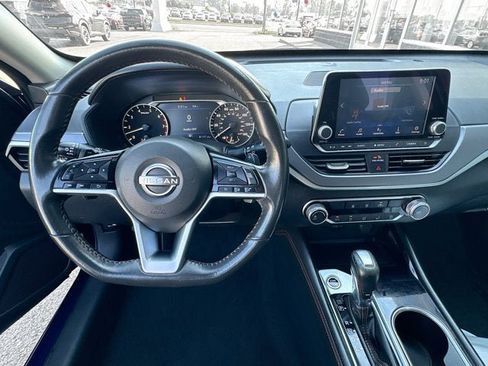 Used 2024 Nissan Altima 2.5 SR FWD image 10