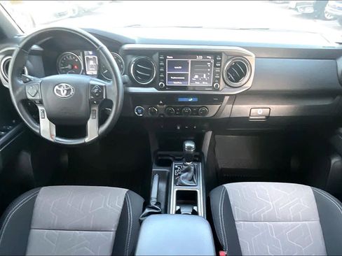 Used 2022 Toyota Tacoma TRD Off-Road image 16