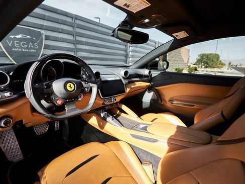 Used 2018 Ferrari GTC4Lusso image 2