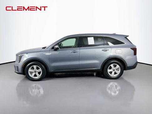 Used 2024 Kia Sorento LX FWD image 4