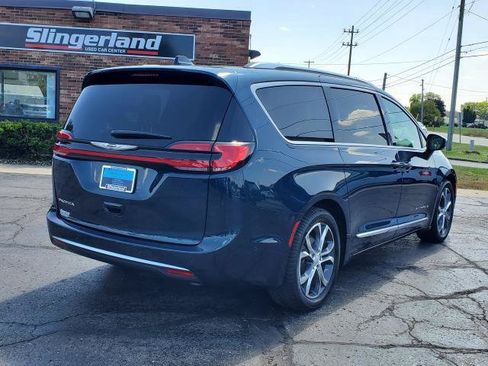 Used 2025 Chrysler Pacifica Pinnacle FWD image 4
