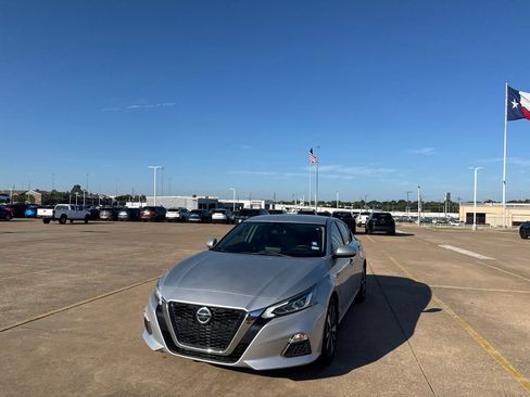 Used 2021 Nissan Altima 2.5 SV FWD image 7