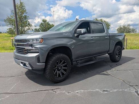 Used 2019 Chevrolet Silverado 1500 High Country w/ Technology Package AWD/4WD image 8