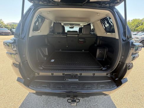 Used 2023 Toyota 4Runner SR5 Premium w/ Moonroof Package AWD/4WD image 28