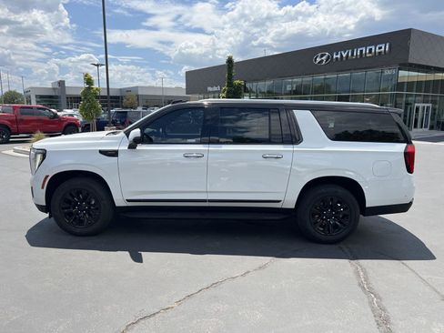 Used 2025 GMC Yukon XL Denali AWD/4WD image 12