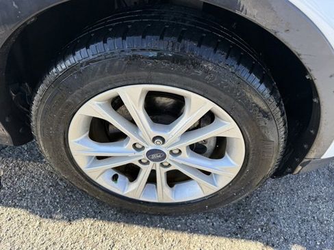 Used 2017 Ford Escape SE image 17