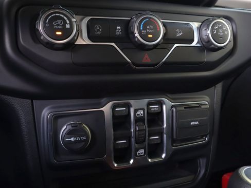 Used 2019 Jeep Wrangler Unlimited Sport S AWD/4WD image 16