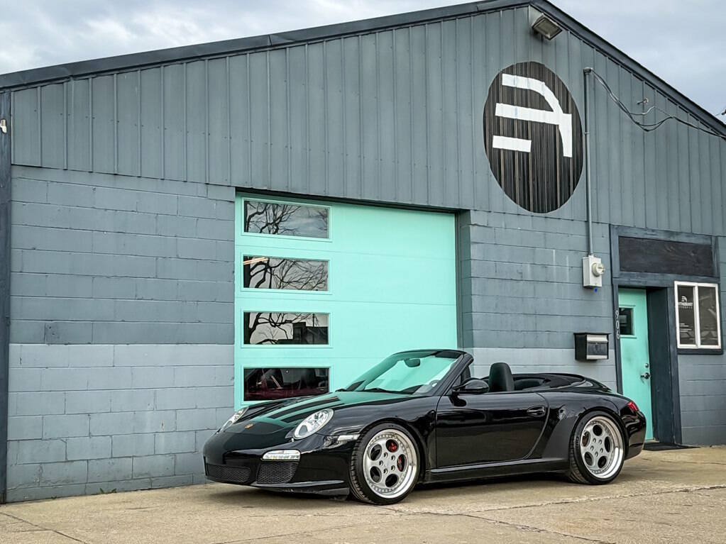 Used 2009 Porsche 911 Carrera RWD image 2