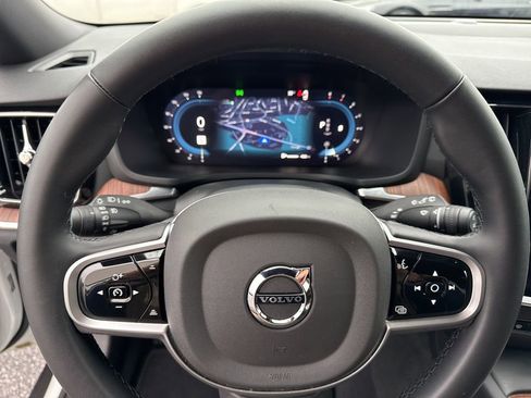 Used 2025 Volvo V60 B5 Cross Country Plus image 25